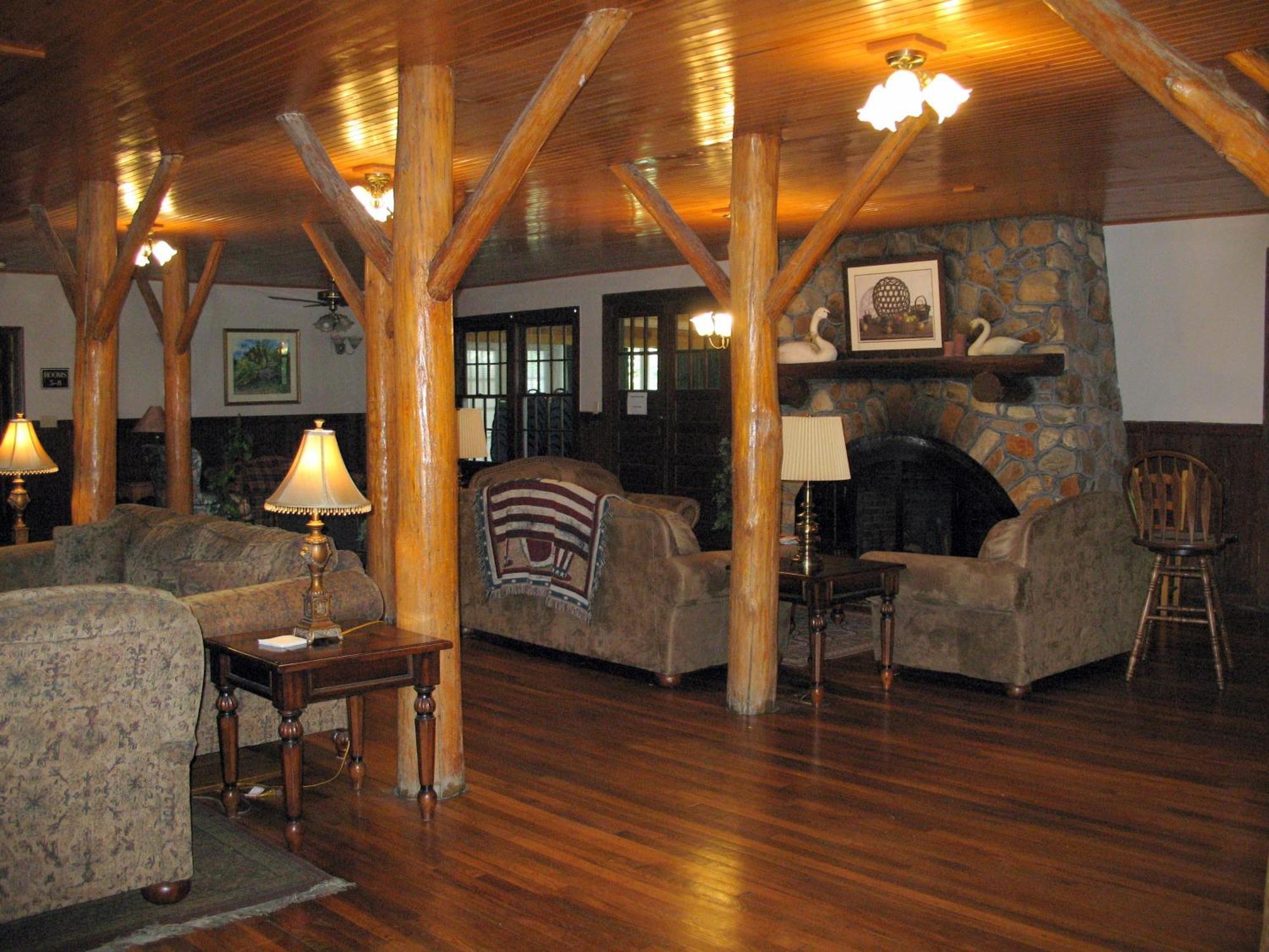 Highland Lake Inn & Resort - Flat Rock Exterior foto