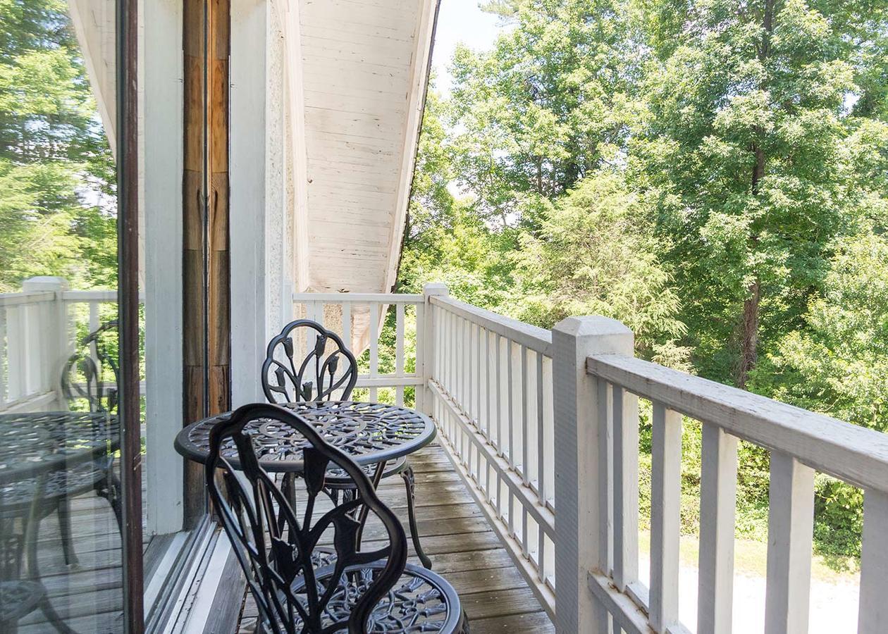 Highland Lake Inn & Resort - Flat Rock Exterior foto